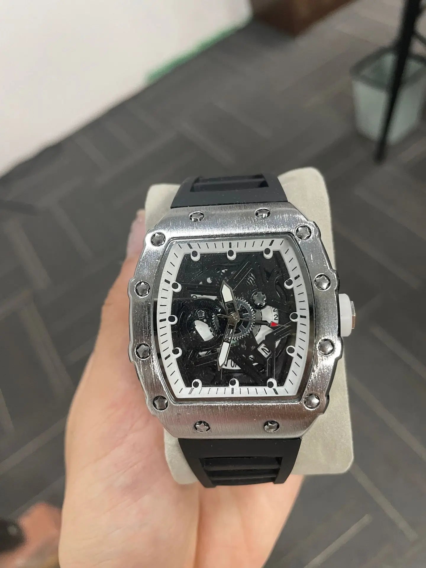 Men Watches Light Luxury Brand Domineering Beauty Trend Pentagram Luminous Wine Barrel Shaped Male Fashion Quartz Clock Watch