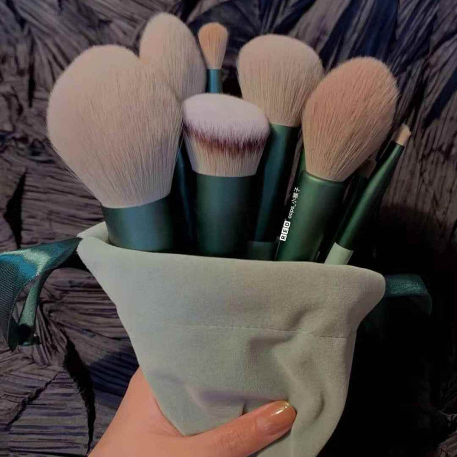 13 Piece Professional Makeup Brush Kit | Full Face Makeup Brush Set