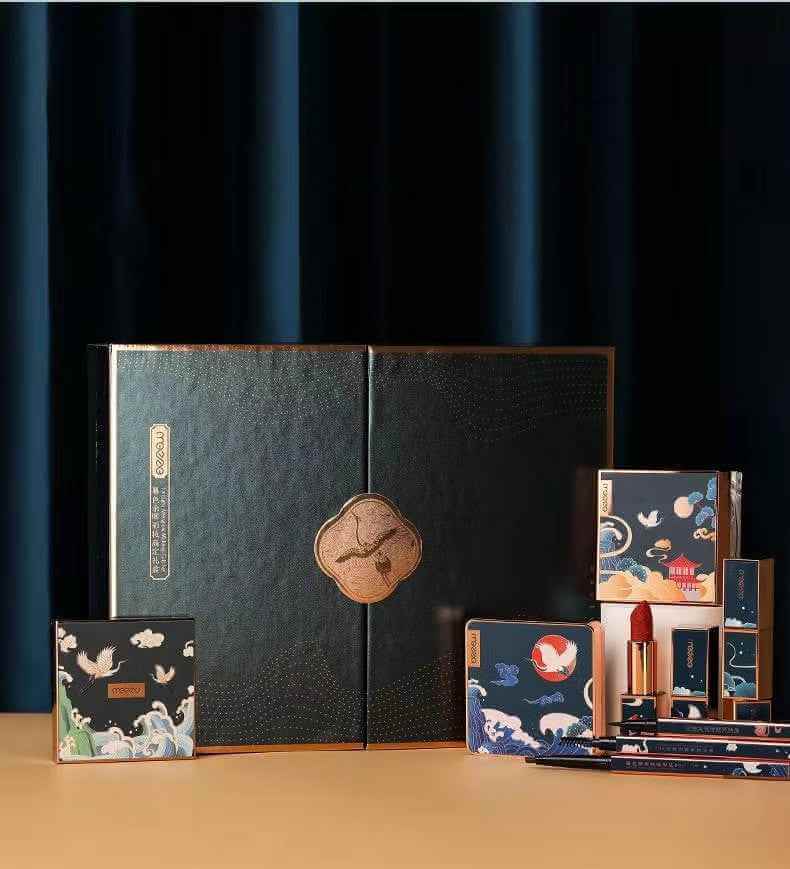 Chinoiserie Makeup Gift Set | Carved Lipstick And Eyeshadow Set